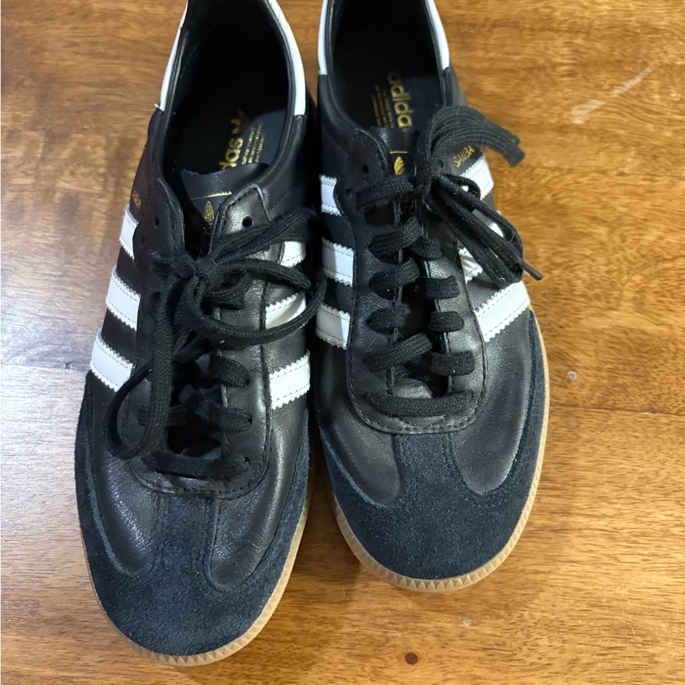 Adidas Men's Black and White Classic Sneakers